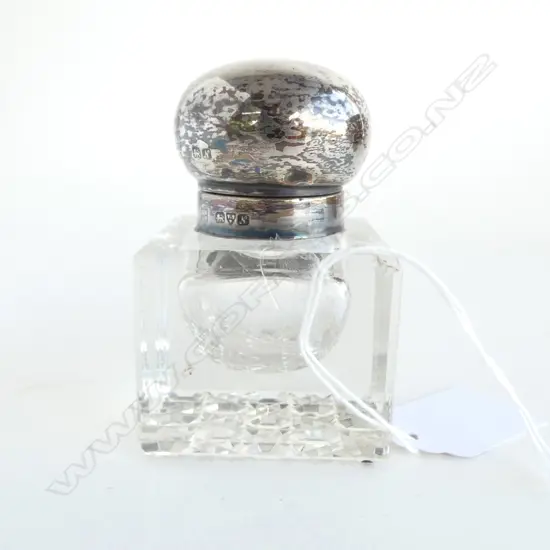 CHESTER 1913 SILVER TOPPED CRYSTAL CUBE INKWELL small chip
