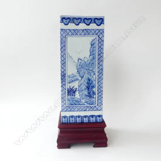 BW ORIENTAL VASE H.380mm WITH BASE