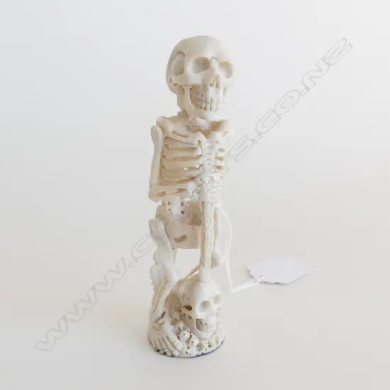 BONE CARVED SKELETON MINATURE, H.100mm