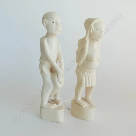 2 AFRICAN IVORY FIGURES MAN PLAYING DRUM H210MM LADY  WITH LOAD H200MM
