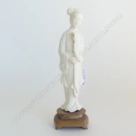 CHINESE IVORY LADY FIGURE ON STAND H170MM