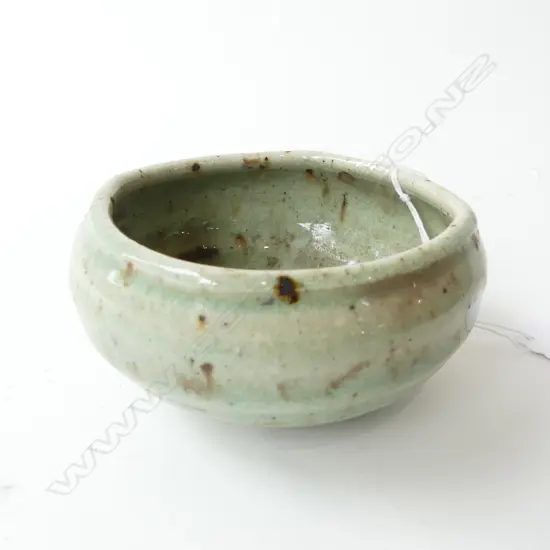 CELADON POTTERY BOWL 105mm dia ON STAND