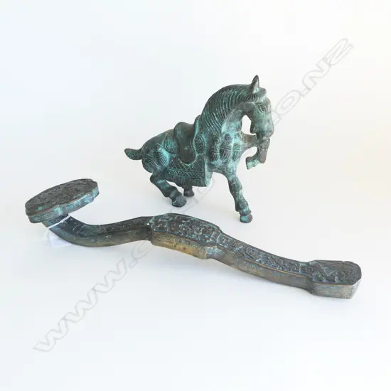 COPPER RUYI SCEPTRE & METAL ARCHAIC HORSE L.400mm