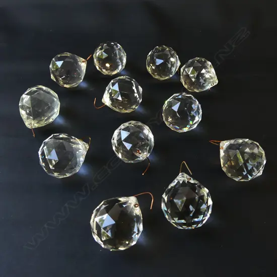 12 VINTAGE FACET CUT CRYSTAL BALLS WITH HANGERS, D.40MM 