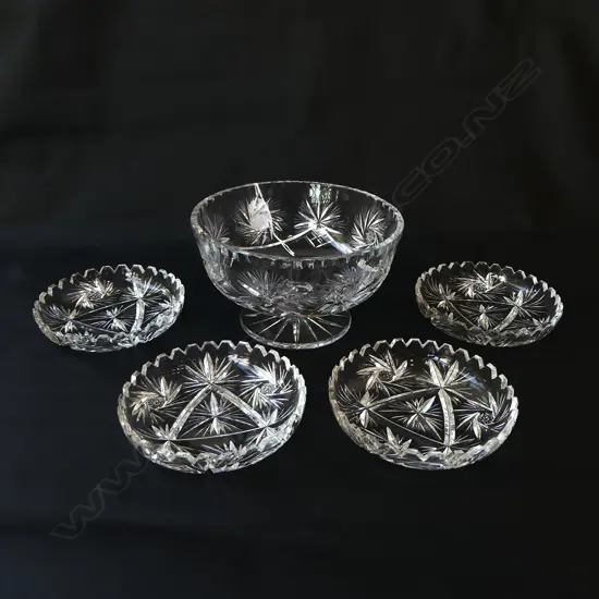 HEAVY CUT CRYSTAL PEDESTAL BOWL AND FOUR MATCHING DISHES, D.200MM