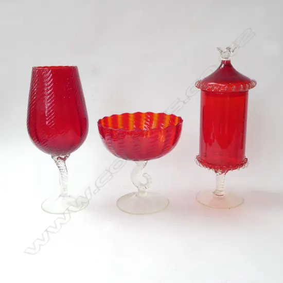 3 RED VENETIAN GLASS VASES (1 LIDDED) H.370mm