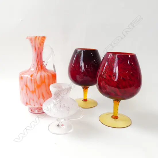 4 PCES GLASS; PR LG WINE GLASSES H.250mm, 2 JUGS H.300mm