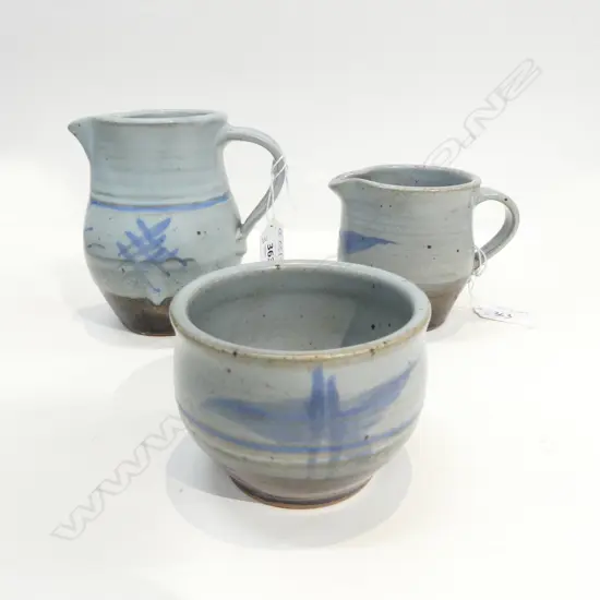 3 PCES PETER STICHBURY (1924-2015) Pale glazed brushed decoration: tea bowl, 2 jugs, H.130mm