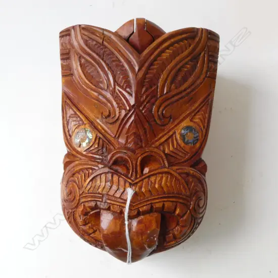 CARVED WOODEN BOX, MAORI MASK DESIGN 135x185x115mm