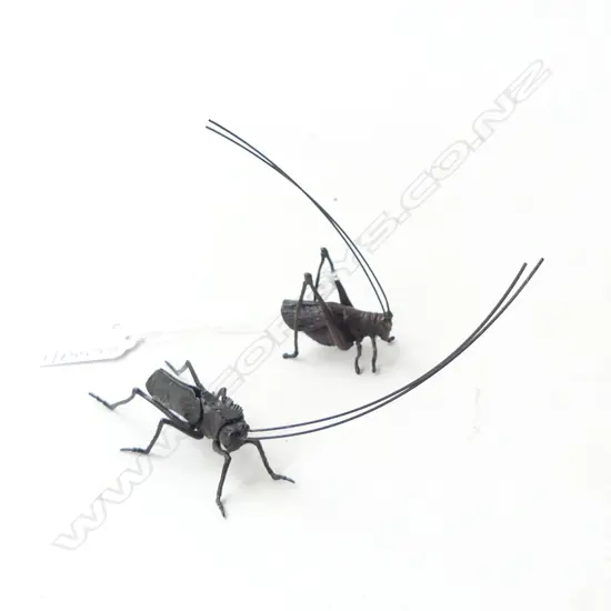 1 ARTICULATED BRONZED METAL CRICKET w. WETA H.90mm