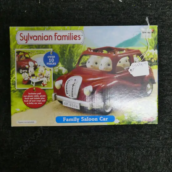 SYLVANIAN FAMILES FAMILY SALOON CAR, boxed as new