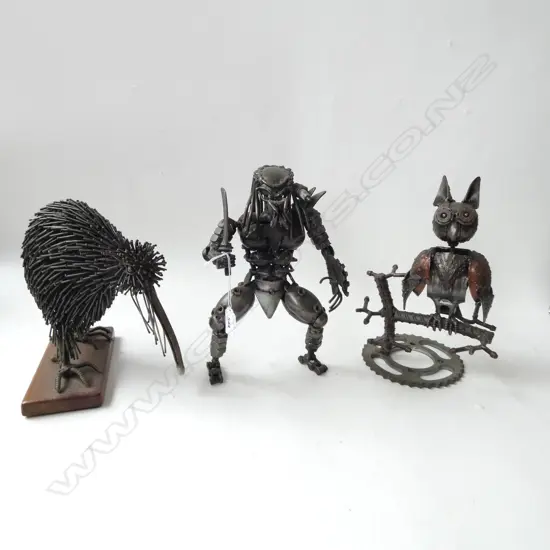 3 METAL ASSEMBLAGE SCUPTURES, KIWI, OWL, MONSTER H.290mm