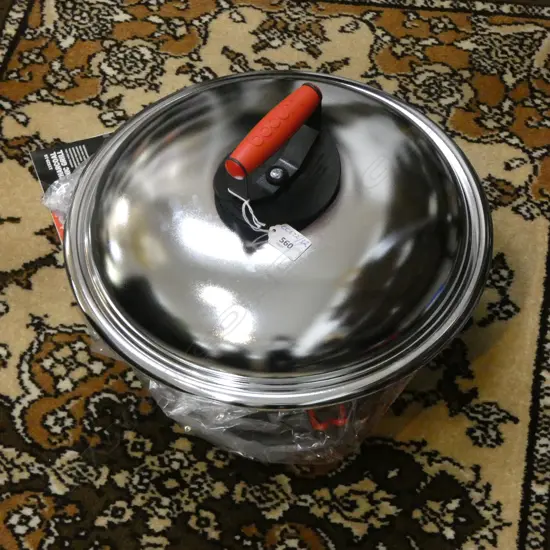 BODUM CHARCOAL PICNIC GRILL AS NEW UNUSED WITH INSTRUCTIONS & PACKAGING, D.385MM