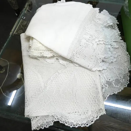 4 LACE TABLE CLOTHS