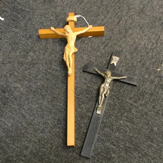 2 WALL HANGING CRUCIFIX L.400mm