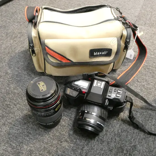YASHICA 200-AF CAMERA + LENS IN CARRY BAG