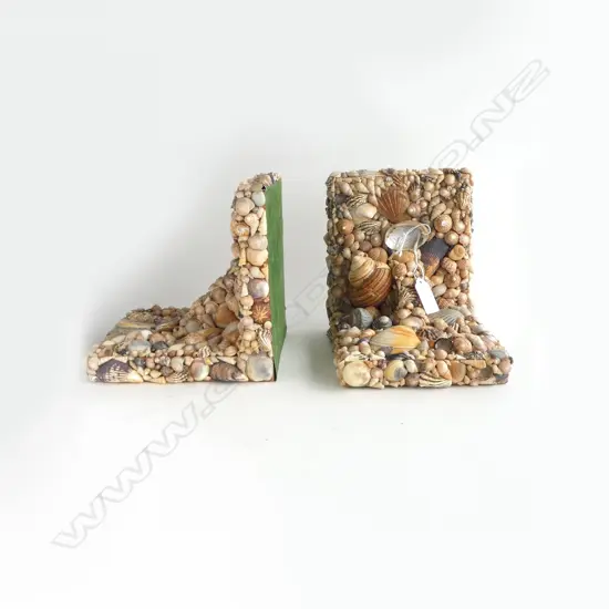 PR OLD LGE SHELL ENCRUSTED BOOKENDS W.145mm minor faults