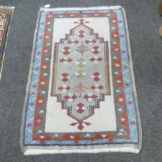 SMALL HAND KNOTTED ALL WOOL RUG 1000x660mm