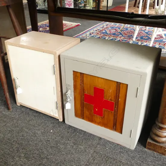 VINTAGE FIRST AID CABINET w. OTHER CABINET 390x290x405mm 