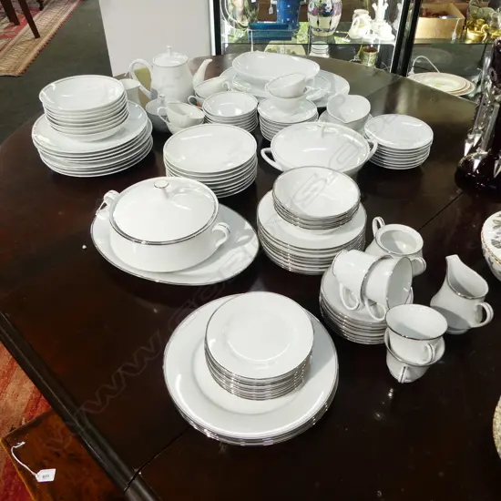 NORITAKE 'WINDRIFT' DINNER SERVICE PLUS PART NORITAKE WHITE/SILVER SET