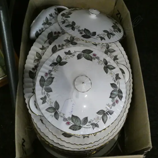 PARAGON 'GREEN BRIAR' DINNER SERVICE