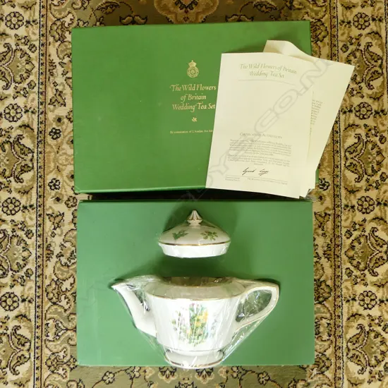 BOXED ROYAL WORCESTER 'WILD FLOWERS OF BRITAIN WEDDING TEA SET' ROYAL OAK TEAPOT