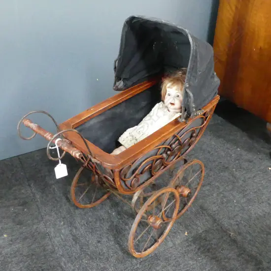 ANTIQUE STYLE PRAM 270x520x620mm + ANTIQUE KAMMER & REINHARDT DOLL L.360mm ankle repaired