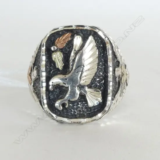 GENT'S LG 12ct & SILVER EAGLE RING, 15gm (CD117798)  size Z+2