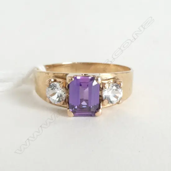 **RTV** 9ct GOLD & CREATED GEM SET DRESS RING, 2.4gm SIZE O