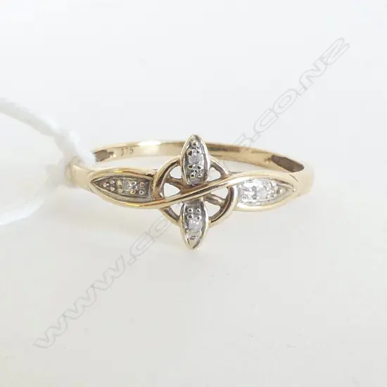 9ct CROSS OVER 4 DIAMOND RING 1gm SIZE R1/2