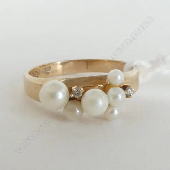 9ct PEARL & DIAMOND SET RING, 2.7gm SIZE O
