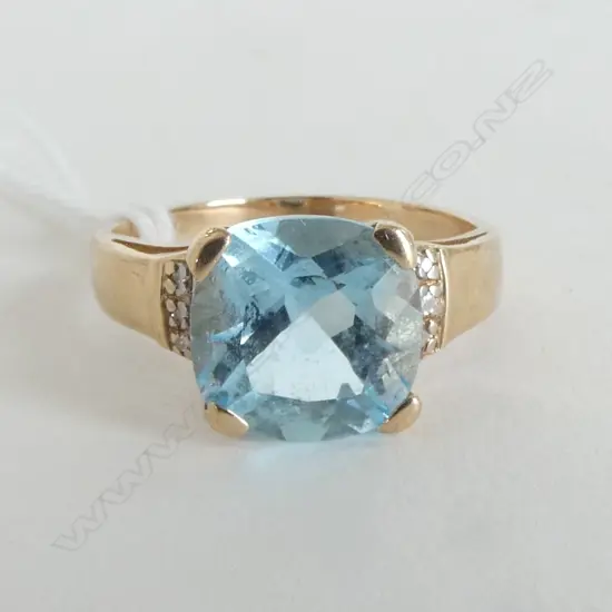 9ct BLUE TOPAZ & DIAMOND RING, 3.6gm SIZE R