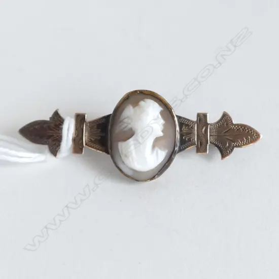 **RTV**  J. Bros COLONIAL 9ct GOLD & CAMEO BROOCH 4.75gms cameo frame probably plated