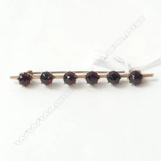 ANTIQUE 9CT GOLD & BAVARIAN GARNET? BAR BROOCH, 4.6gm (CD9787)