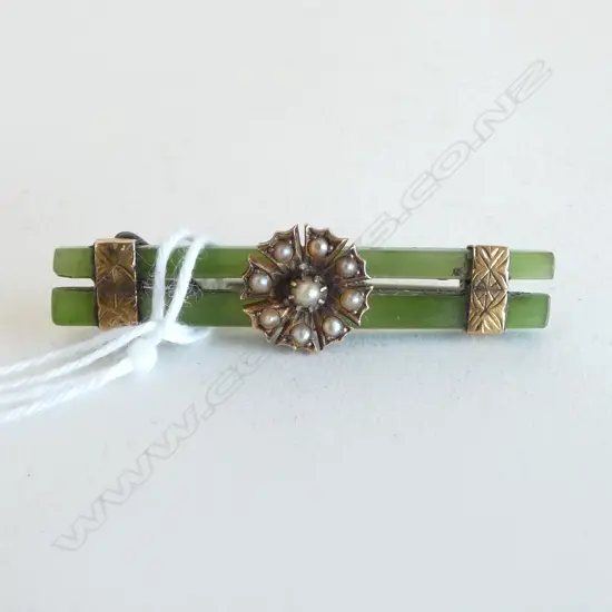 early 20thC 9ct GOLD & POUNAMU DBLE BAR BROOCH w seed pearls