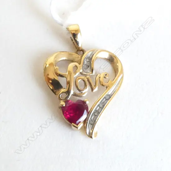 10CT PENDANT 'LOVE' 2.3gms