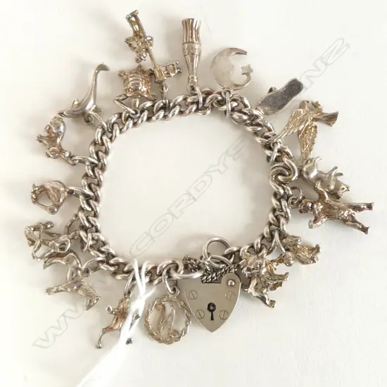 SILVER CHARM BRACELET w HEART CLASP 47.9gm (CD8011)