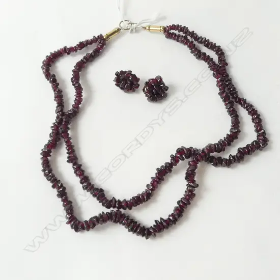 GARNET DOUBLE STRANDED NECKLACE L.460mm w. MATCHING EARINGS