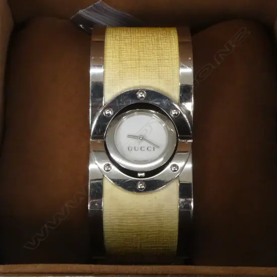 GUCCI LADIES WRISTWATCH; IN ORIGINAL BOX w. BOOKLET