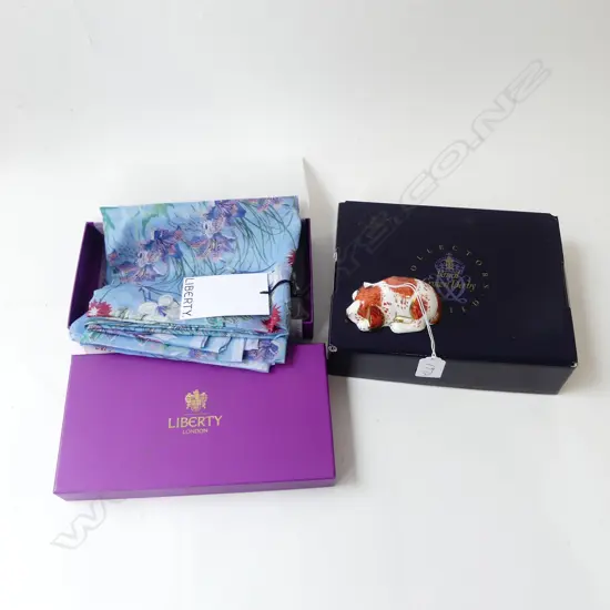 LIBERTY SCARF (BOXED) + ROYAL CROWN DERBY PUPPY W.90mm (BOXED)