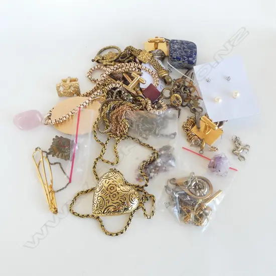 BAG OF JEWELLERS TREASURE mainly gold plate: Pocket watch keys + 'dog clip' chain clasps + T-bars +Albertina etc