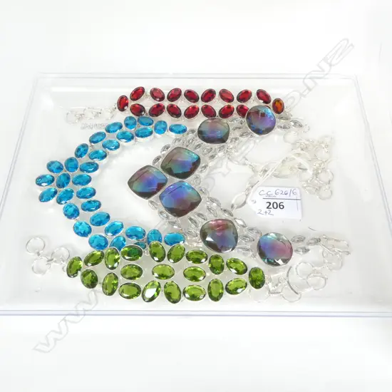 4 PCES COSTUME JEWELLERY; 2 NECKLACES + 2 BRACELETS