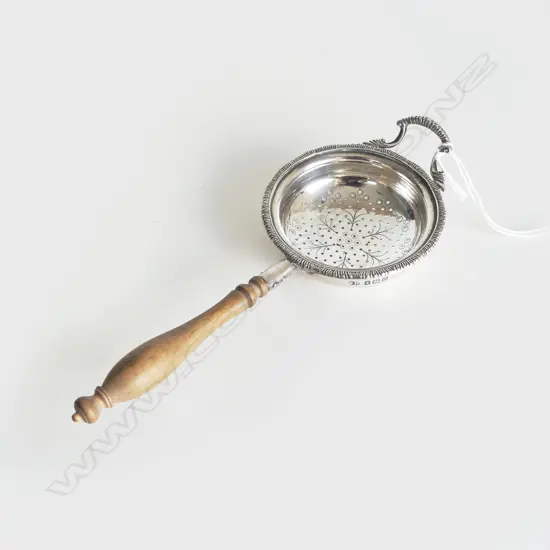 S/SILVER TEA STRAINER WOOD HANDLE TOTAL WEIGHT 45GMS