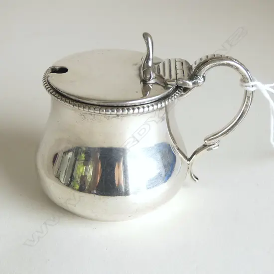 VICTORIAN SILVER MUSTARD POT w. GLASS LINER, LONDON 1863, 81gm (w/out LINER) (CD8473)