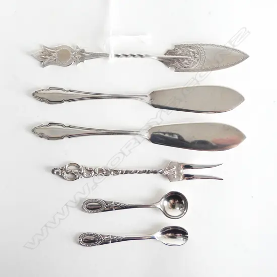 3 S/SILVER BUTTER KNIVES  OLIVE FORK & 2 SALT SPOONS 55 GMS