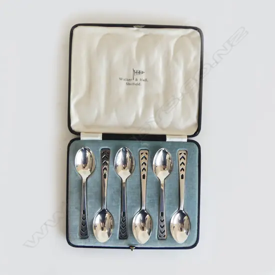 BOXED SET ART DECO SILVER TEASPOONS, WALKER & HALL, SHEFFIELD 1934, 83gm (CD8379)