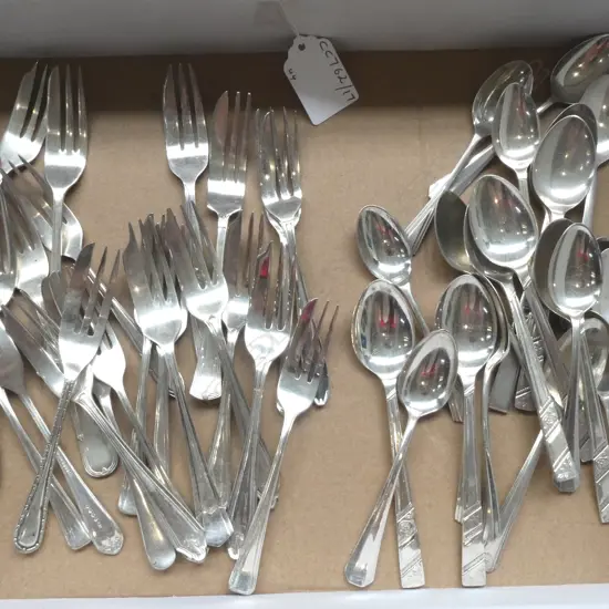22 OF EACH CAKE FORKS & TEASPOONS SILVER PLATED 
