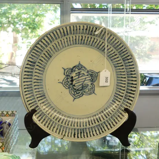 B/W PLATE w. BANDED DECORATION 250mm dia