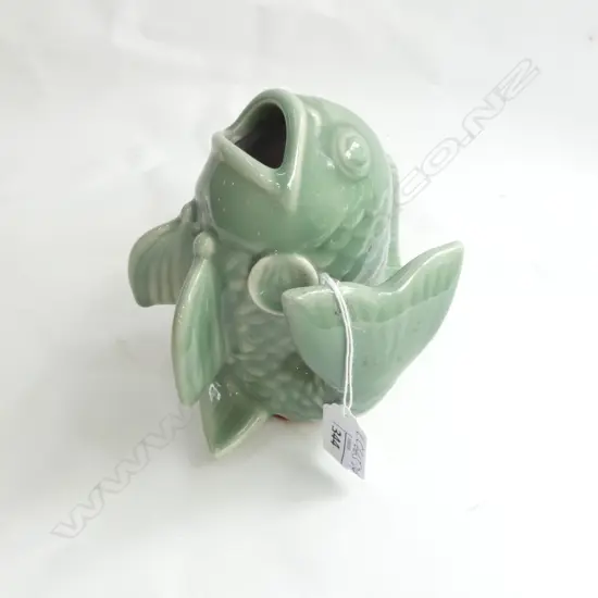 CHINESE GREEN CELADON GLAZED KOI GOLDFISH VASE h.150mm