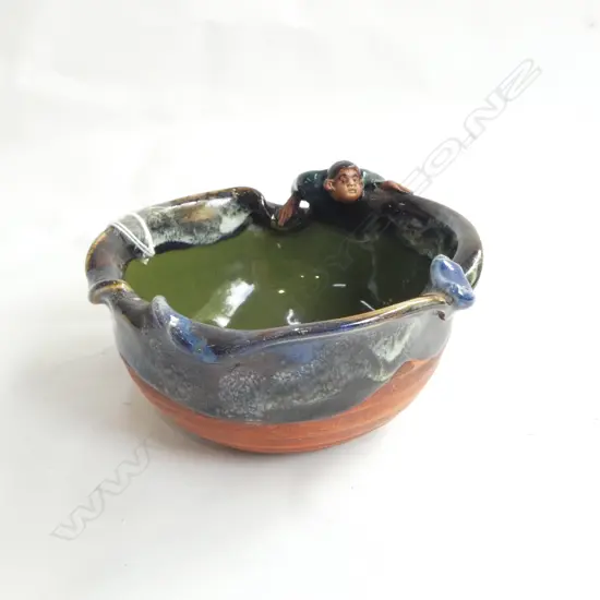 JAPANESE SUMIDA GAWA POTTERY BOWL 135mm dia